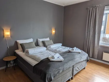 Railside Track Apartment (OJ1-2)