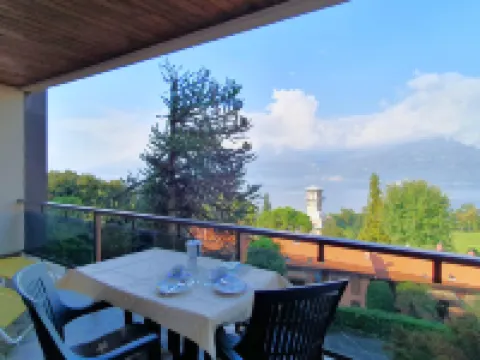 Apartment in Luino with Lake Maggiore Views Hoteles en Luino