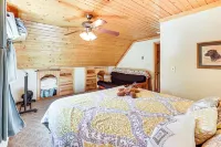 3 Mi to Snowshoe Resort: Cabin w/ Hot Tub - Wi-Fi