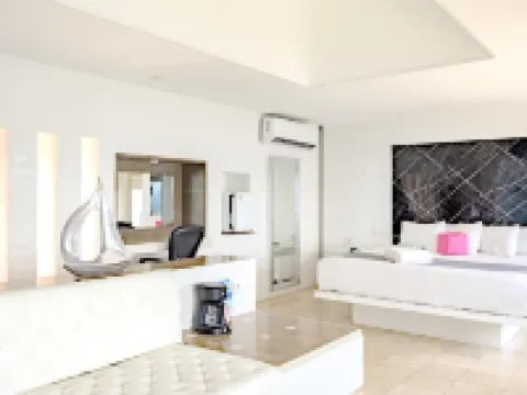 Best Western Plus Luna del Mar โรงแรมในมานซานีโย