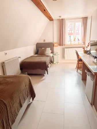 Hotel-Restaurant Ratsstube Отели в г. Бад-Тайнах-Цафельштайн