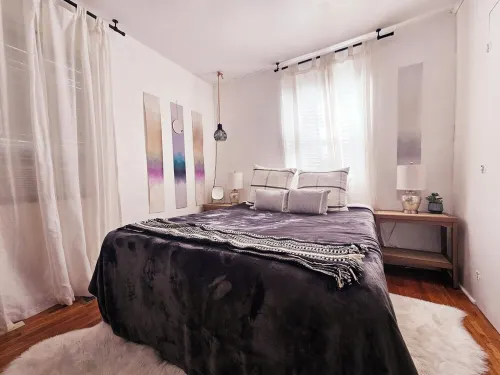 Refreshing home with WiFi, AC, fireplace in marvelous Heart of Yadkin Valley