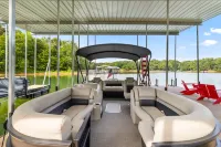 Midnight Raven Lake House - luxury a-frame w/ boat