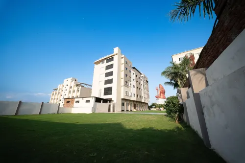 The Sky Imperial - Shahi Hotels & Resort - Airport Shuttle