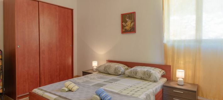 Seafront apartment Olivera with patio Hotels in Blato