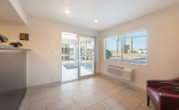 Red Roof Inn San Antonio E - Frost Bank Center