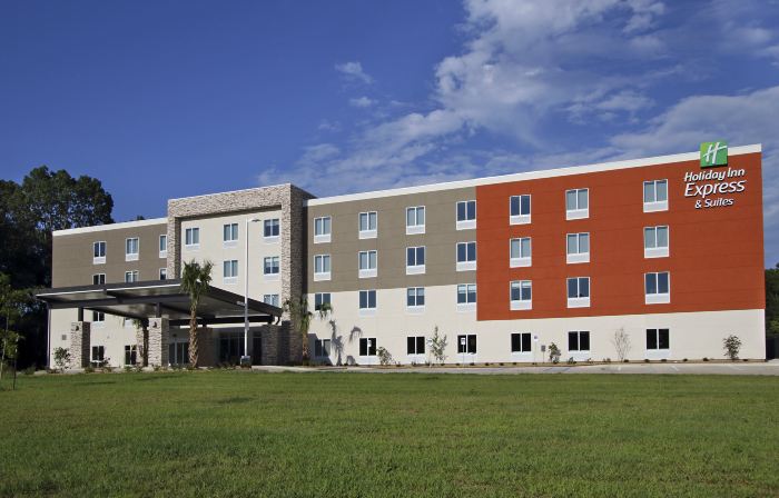 Holiday Inn Express & Suites COLUMBUS NORTH by IHG