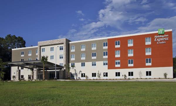 Holiday Inn Express & Suites Columbus North by IHG