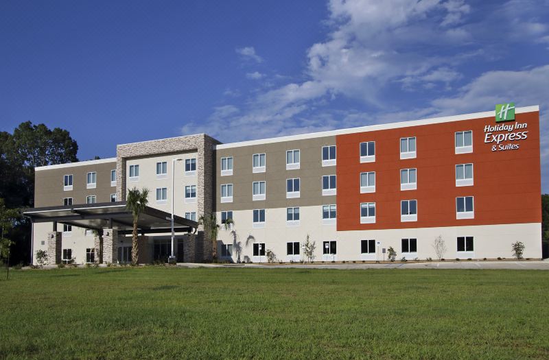 Holiday Inn Express & Suites Columbus North by IHG