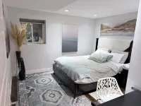 Newer Nifty Fifties large 2 bedroom with hot tub and putting green! Hotels in Delta