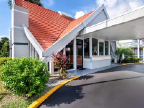Howard Johnson by Wyndham Vero Beach / Downtown Hotels in Indian River County