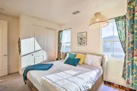 Lakefront Indio Villa Private Pool and on-Site Golf - Balcony
