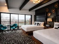 The Earl in Charlevoix Hotels in Charlevoix