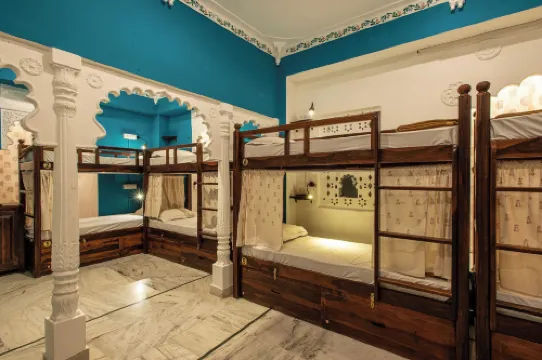 โฮสเทลมันทรา