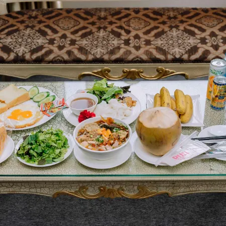 Classic Hoang Long Hotel Отели рядом с достопримечательностью «Оперный Театр»