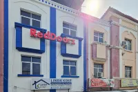 RedDoorz Near Palembang Square Mall 2 Hotels in Demang Lebar Daun