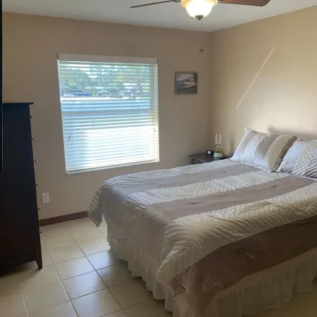 King BED Hottub Palm Coast