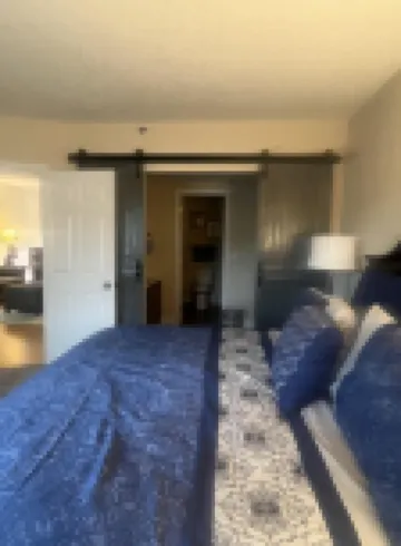 Riverside 605 2Bd Condo with Mountains View Private Balcony 2 Bedroom Home by RedAwning