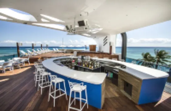 卡曼海灘酒店 - 海洋前