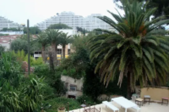 STUDIO 5 MINS FROM THE SEA AND SANDY BEACH 5 MINS FROM MARINA BAIE DES ANGES