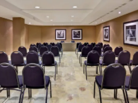 NH サラマンカ プエルタ デ ラ カテドラル サラマンカのホテル