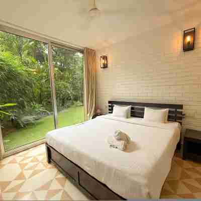 Modern 2BHK w Pool Access 5km to Coco Beach Rooms