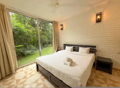 Modern 2bhk w Pool Access 5km to Coco Beach