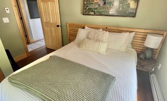 Sebago Sunrise Limit 8 3 Bedroom Villa by RedAwning