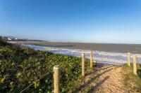 Apto Pet Friendly com Garagem na Enseada Azul - 4-Star