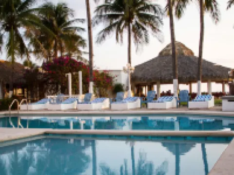 ホテル アリスタ ブガンビリアス トナラのホテル