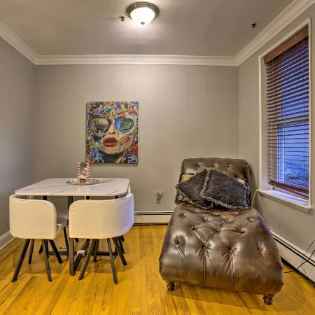 Couple’s Hub Near MetLife, Walk to Public Transit!