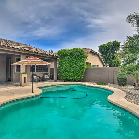 Spacious Surprise Home 6 Mi to Wildlife World Zoo