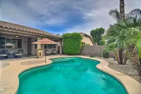 Spacious Surprise Home 6 Mi to Wildlife World Zoo - مسبح