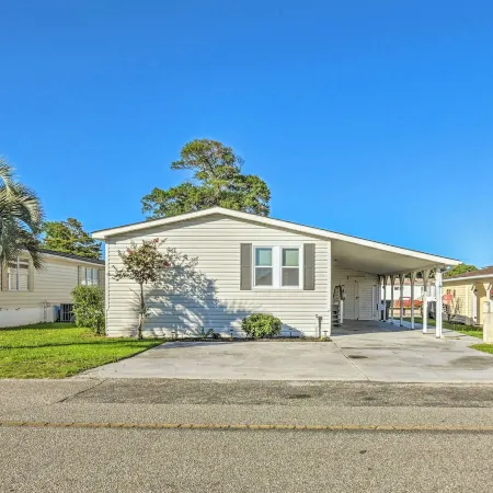 Deck & Pool Access: Myrtle Beach Getaway