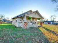 2 Mi to Stockton Lake: Family Home w/ Grill Hotels in Cedar County