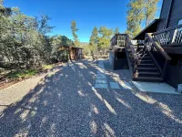 Ponderosa Place, Charming Cabin with Large Deck and Mountain View, Veteran Owned