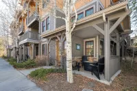 Remodeled Granby Ranch Condo - 20 Miles to Rmnp w/ Hot Tub & Firepit