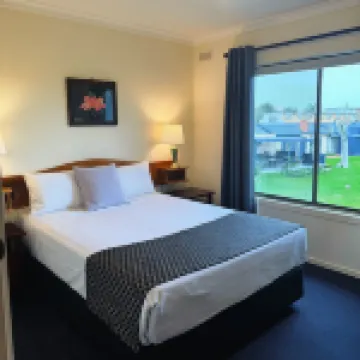 Lakeside Motel Waterfront Hotels in Lakes Entrance