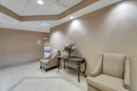 Quality Inn & Suites Bel Air I-95 Exit 77A - Parkplatz