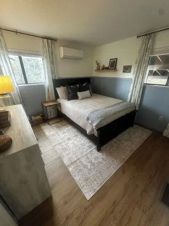 Ponderosa Place, Charming Cabin with Large Deck and Mountain View, Veteran Owned