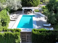 Spacious Retreat with Games - Villas