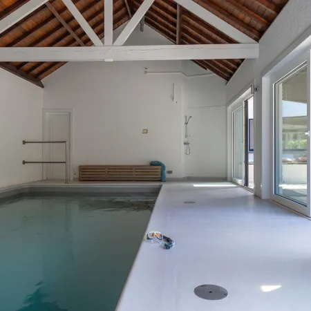Heated Pool & Beach Access