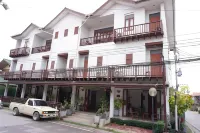 Sri Chiangkhan Hotel