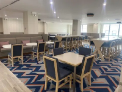 La Quinta Inn & Suites by Wyndham Jamaica NYC/JFK AirTrain