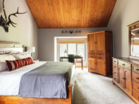 Skylight by AvantStay Elevated Mountain Home w Hot Tub, Billiards, Large Patio Hotels in Sunriver