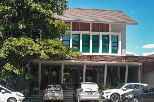 Grand Laguna Hotel & Villa Hotels in Colomadu