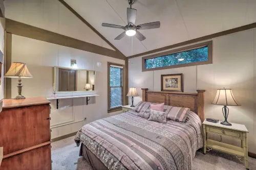 Beech Mountain Cabin w/ Deck on Ski Resort! - parking
