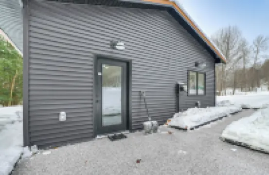 6 Mi to Boyne Mtn: Cozy & Private Couple's Cottage