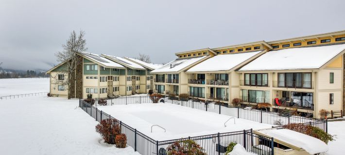 Waterfront Sandpoint Condo Lake Access! Отели в г. Боннер