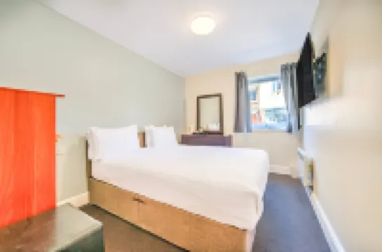 GO2 Gloucester Hotel by OYO